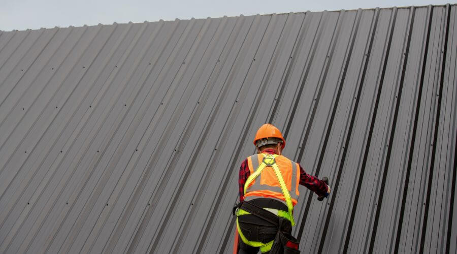 Professional gutter cleaning in Lovilia, IA